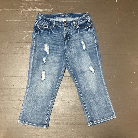 Maurices Blue Distressed Denim Capris Size 9/10 - Picture 1 of 3